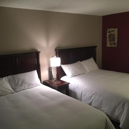 Jolly Giant Pub & Motel Willow Bunch Luaran gambar