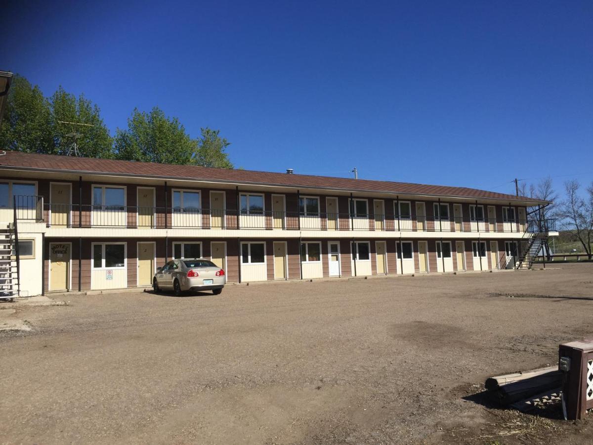 Jolly Giant Pub & Motel Willow Bunch Luaran gambar