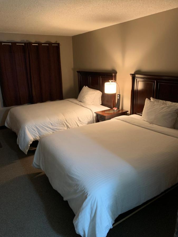 Jolly Giant Pub & Motel Willow Bunch Luaran gambar