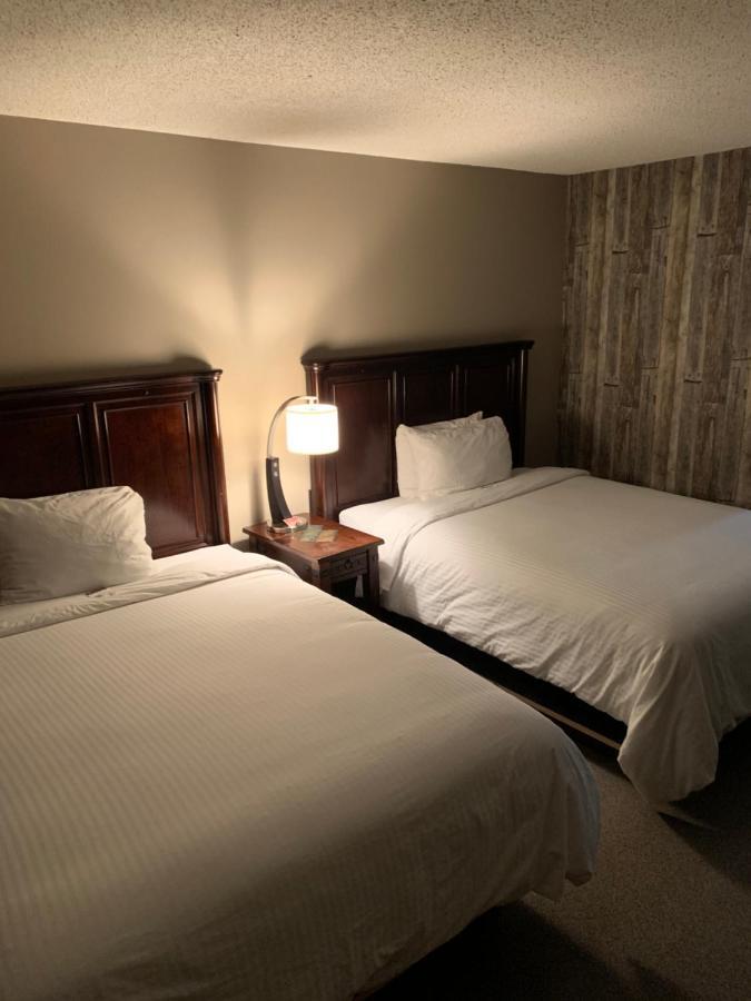 Jolly Giant Pub & Motel Willow Bunch Luaran gambar